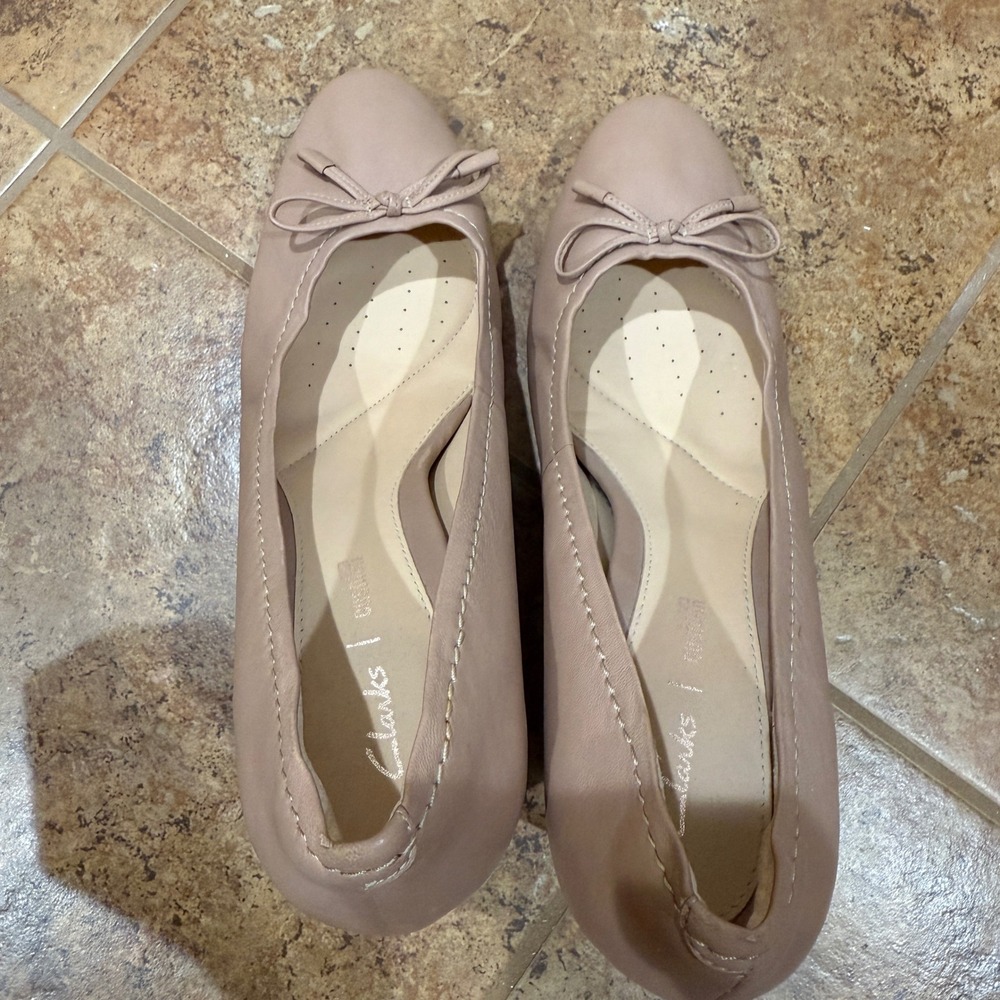 Clarks Grace Nina Nude Beige Leather Block Heel Bow Pumps Shoes Women 10M Career - Picture 12 of 12